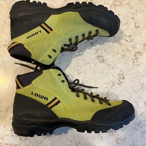 LOWA Men’s Green Suede Hiking Boots size 11